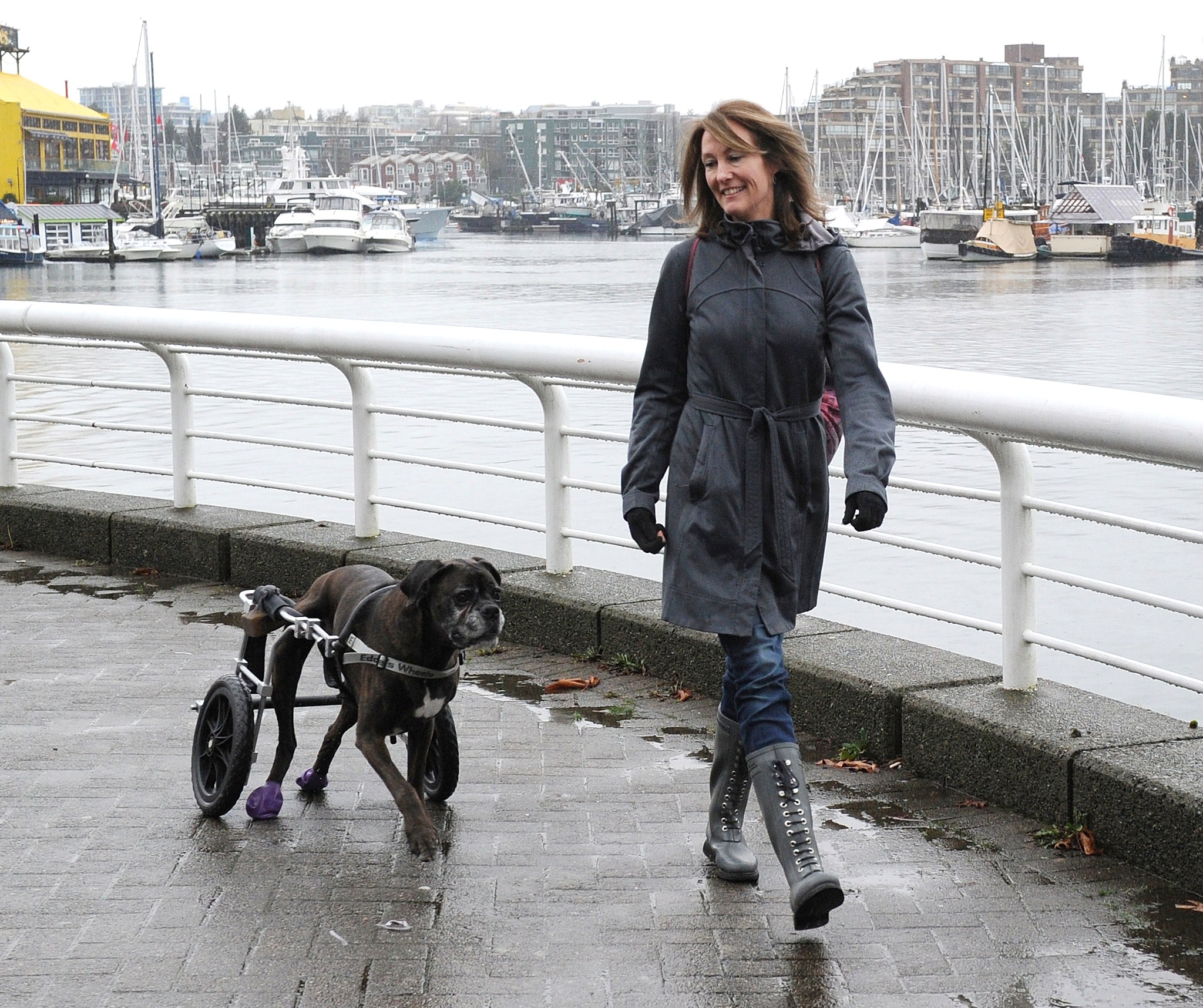 Robbie & Leanne - seawall stroll